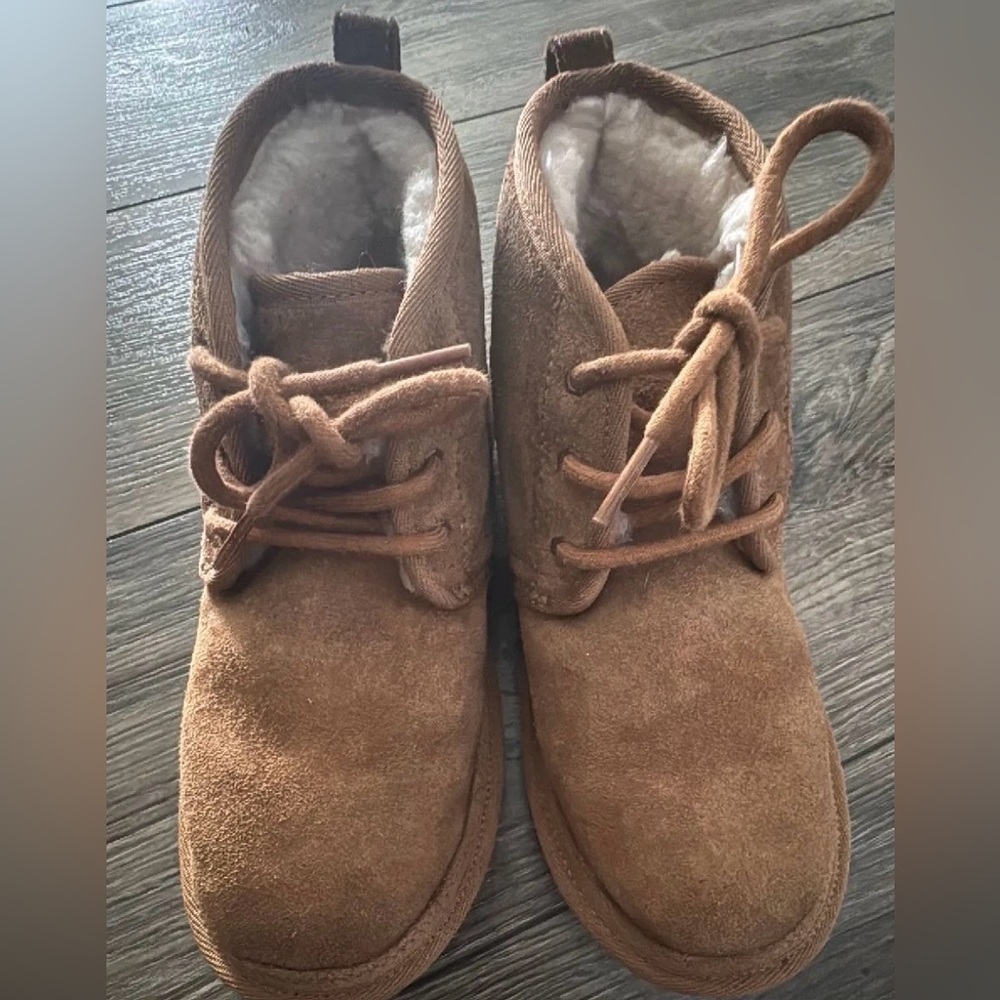 KIDS UGG BOOTIES - Picture 3 of 6